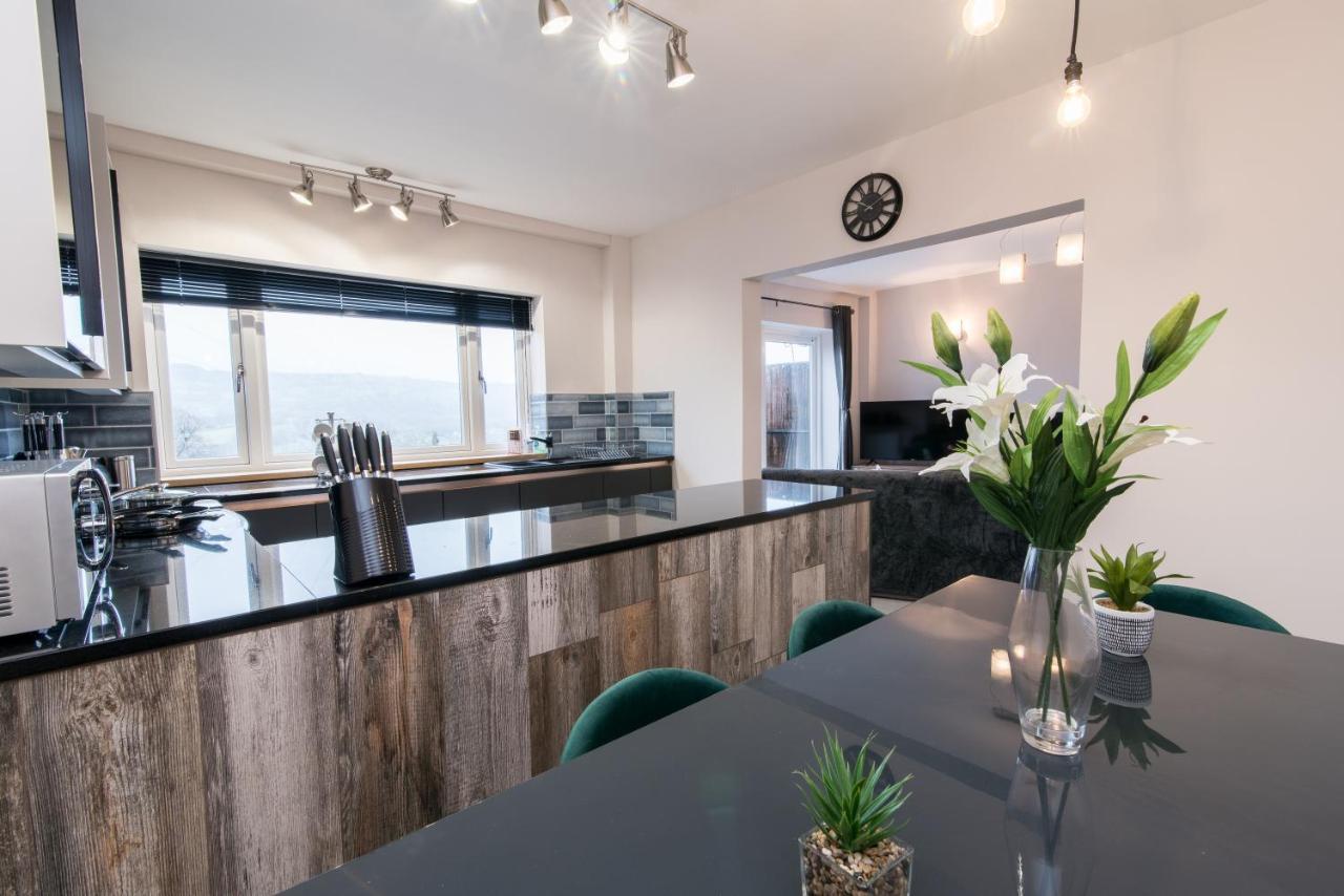 Immaculate 3 Bed House - Stunning Balcony Views Appartement Matlock  Buitenkant foto
