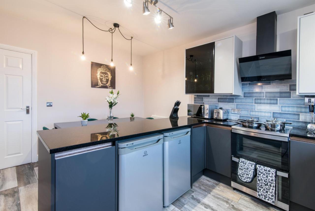 Immaculate 3 Bed House - Stunning Balcony Views Appartement Matlock  Buitenkant foto