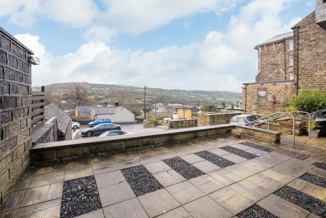 Immaculate 3 Bed House - Stunning Balcony Views Appartement Matlock  Buitenkant foto