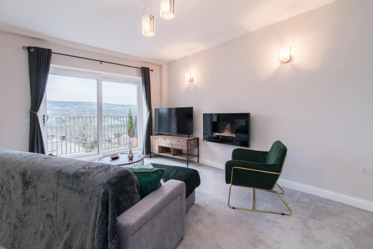 Immaculate 3 Bed House - Stunning Balcony Views Appartement Matlock  Buitenkant foto