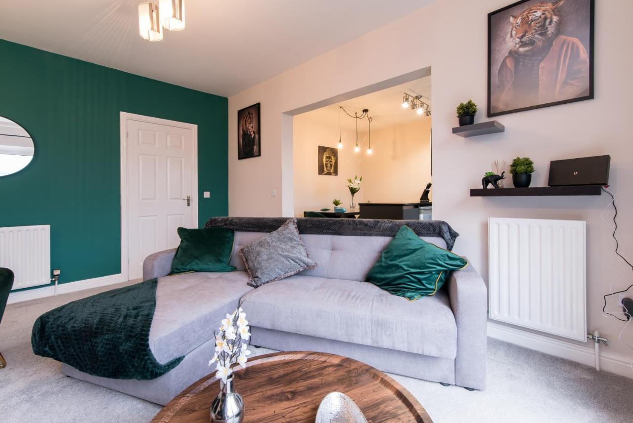 Immaculate 3 Bed House - Stunning Balcony Views Appartement Matlock  Buitenkant foto