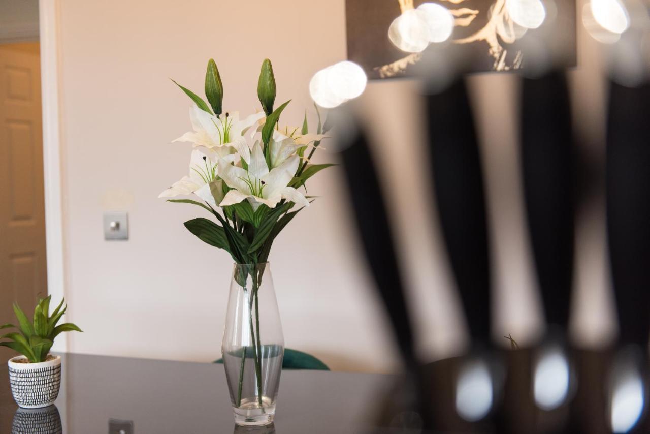 Immaculate 3 Bed House - Stunning Balcony Views Appartement Matlock  Buitenkant foto