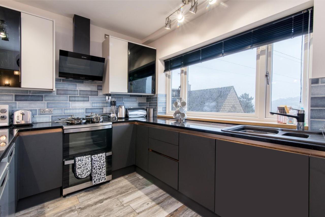 Immaculate 3 Bed House - Stunning Balcony Views Appartement Matlock  Buitenkant foto