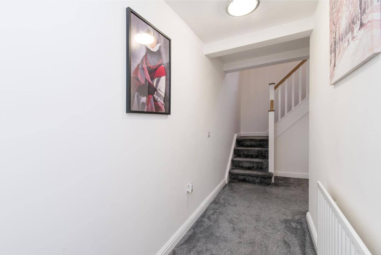 Immaculate 3 Bed House - Stunning Balcony Views Appartement Matlock  Buitenkant foto